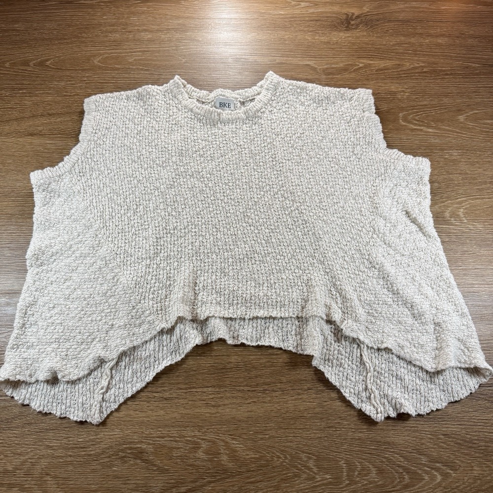 Buckle Cream Textured Cropped Sweater Tank